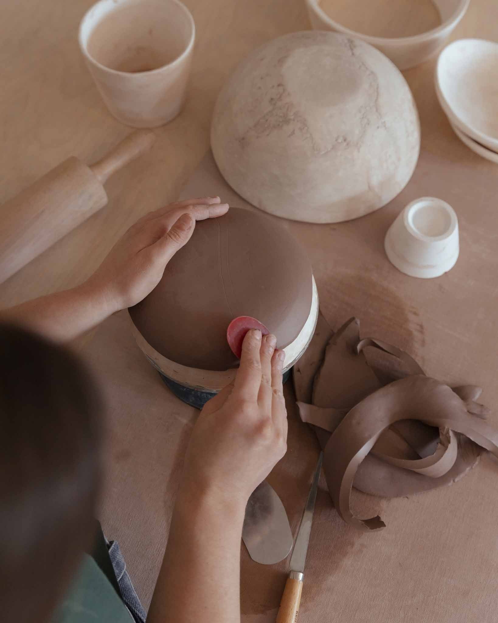 Atelier d’initiation au façonnage – Cours de céramique à la main