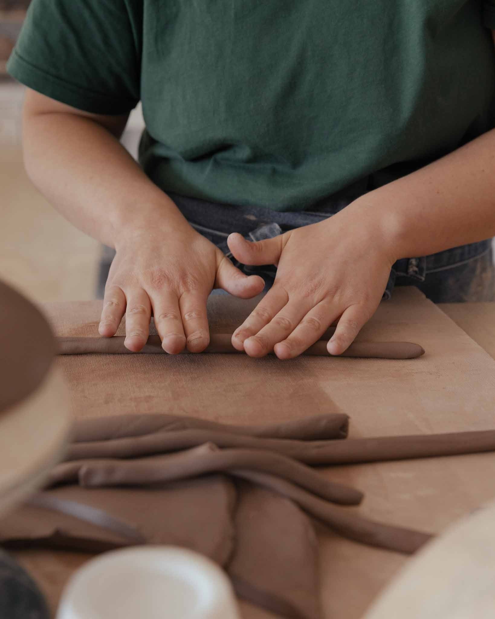 Atelier d’initiation au façonnage – Cours de céramique à la main