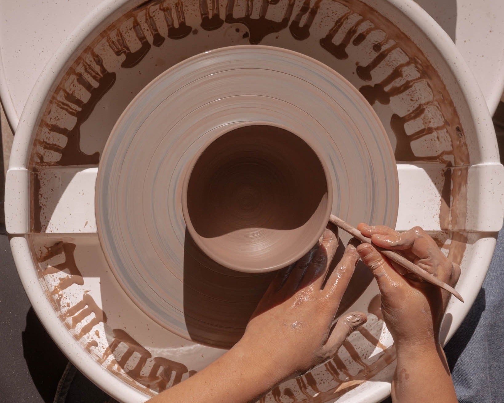 Atelier d’initiation au tour – Cours de poterie sur tour pour débutants